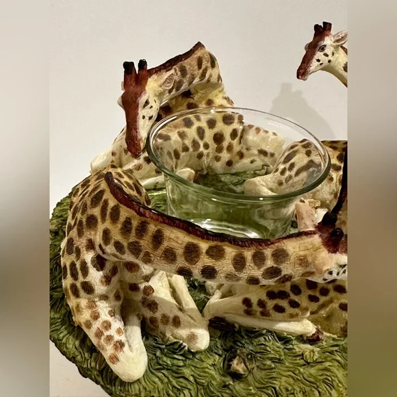 Circle Of Four Giraffes Resin Candle Holder With Glass Votive (0003990) - Picture 3 of 8